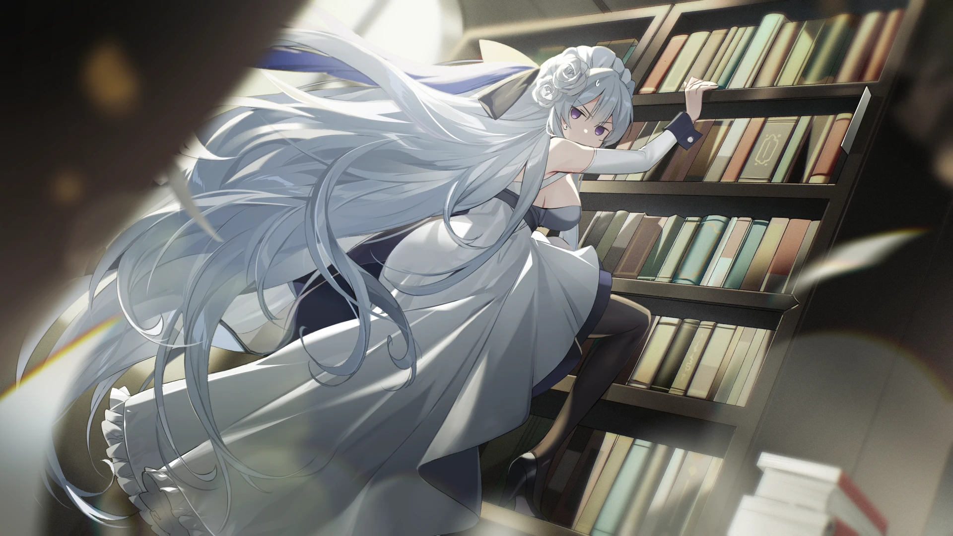 MAID TWOHANDER 01
